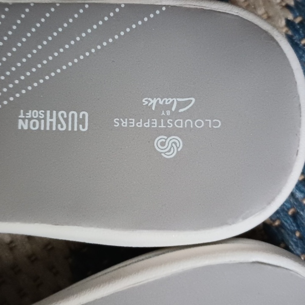 Sandals - Picture 2 of 3